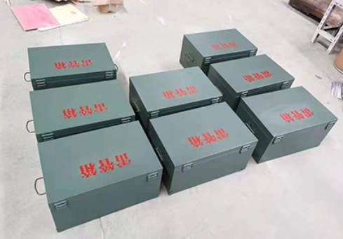盈江炸药箱和雷管箱一般是怎么存放的？